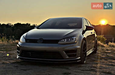 Хэтчбек Volkswagen Golf R 2015 в Киеве