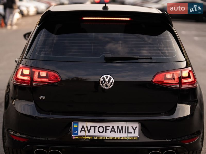 Хэтчбек Volkswagen Golf R 2016 в Днепре