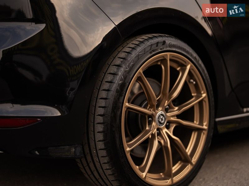 Хэтчбек Volkswagen Golf R 2016 в Днепре