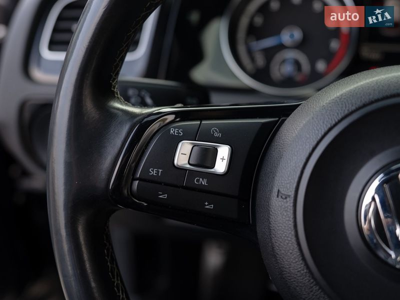 Хэтчбек Volkswagen Golf R 2016 в Днепре