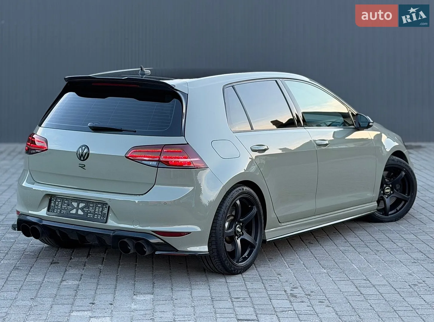 2017 Volkswagen Golf R - мініатюра 12