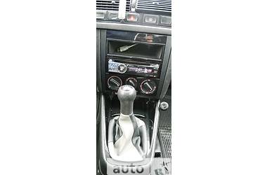 Хэтчбек Volkswagen Golf 2000 в 