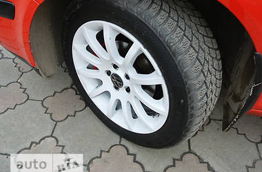 Хэтчбек Volkswagen Golf 2000 в 