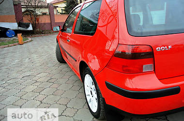 Хэтчбек Volkswagen Golf 2000 в 