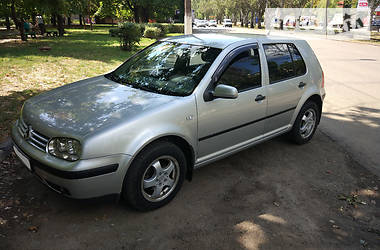 Хэтчбек Volkswagen Golf 2003 в Одессе