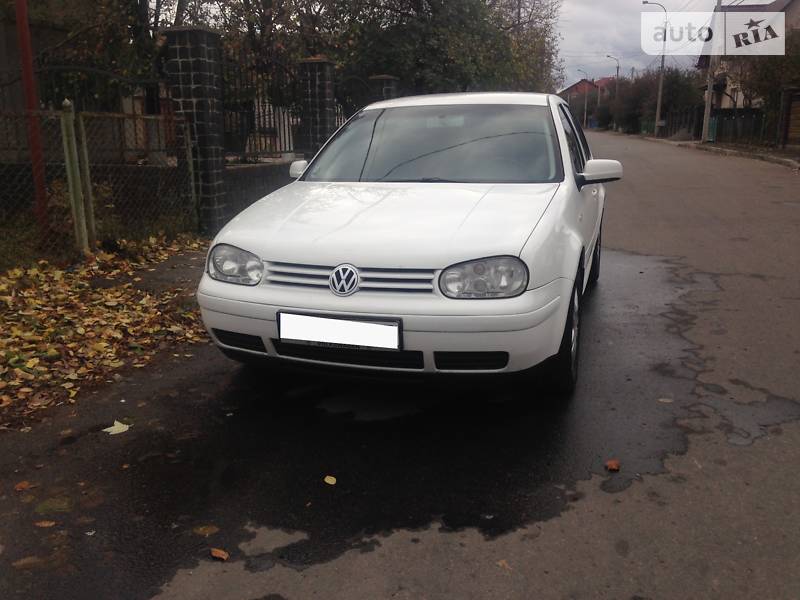 Хэтчбек Volkswagen Golf 2002 в Ровно