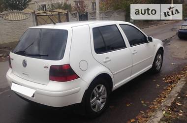 Хэтчбек Volkswagen Golf 2002 в Ровно