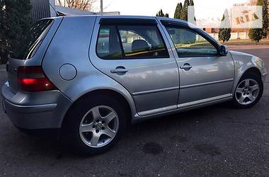Хэтчбек Volkswagen Golf 2003 в 
