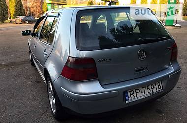 Хэтчбек Volkswagen Golf 2003 в 