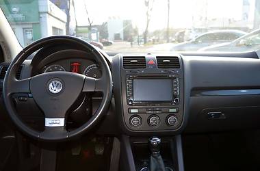 Хэтчбек Volkswagen Golf 2008 в Киеве