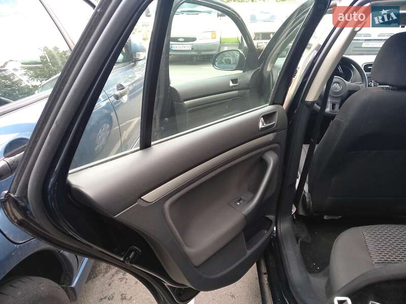 Универсал Volkswagen Golf 2011 в Киеве