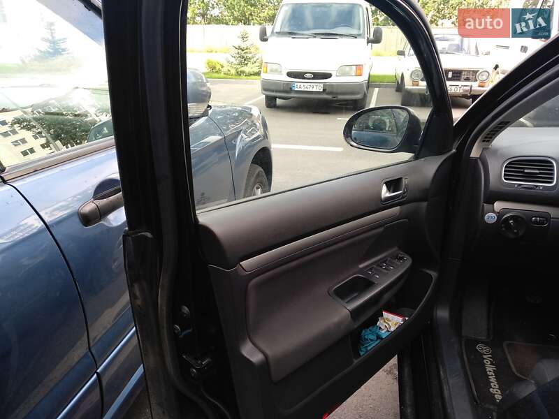 Универсал Volkswagen Golf 2011 в Киеве