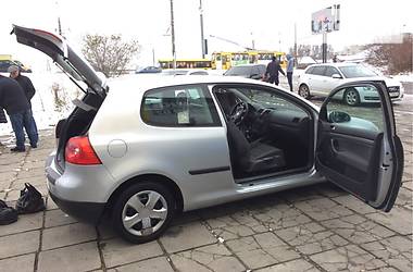 Хэтчбек Volkswagen Golf 2004 в Львове