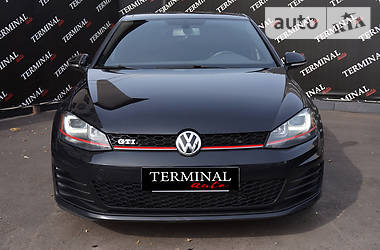 Хетчбек Volkswagen Golf 2016 в 