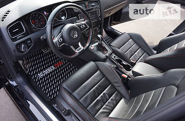 Хетчбек Volkswagen Golf 2016 в 