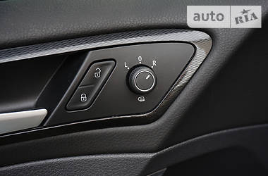 Хетчбек Volkswagen Golf 2016 в 