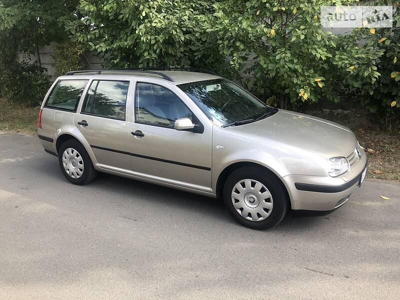 Универсал Volkswagen Golf 2004 в Киеве