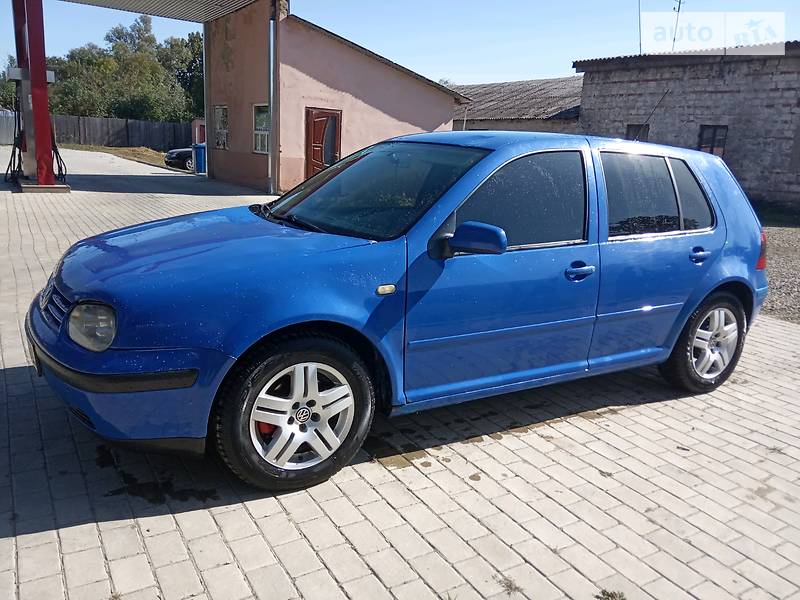 Хэтчбек Volkswagen Golf 2002 в Сторожинце