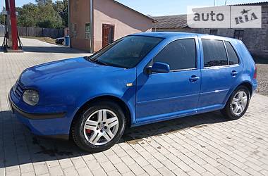 Хэтчбек Volkswagen Golf 2002 в Сторожинце