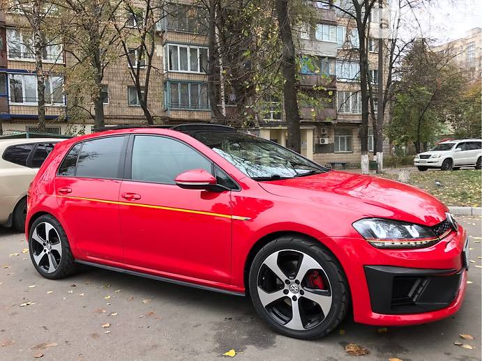 Хетчбек Volkswagen Golf 2016 в Києві