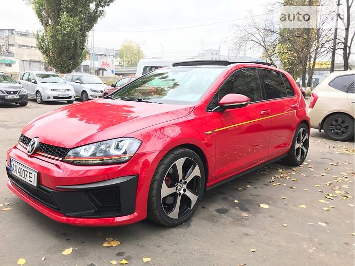 Хетчбек Volkswagen Golf 2016 в Києві