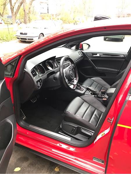 Хетчбек Volkswagen Golf 2016 в Києві