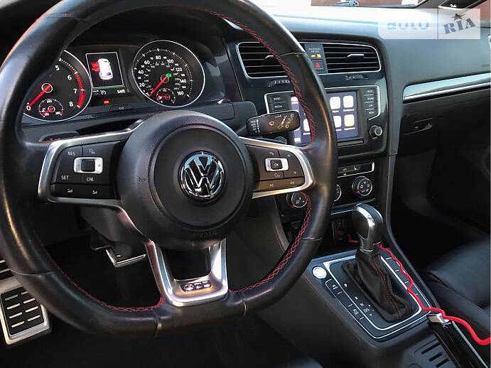 Хетчбек Volkswagen Golf 2016 в Києві