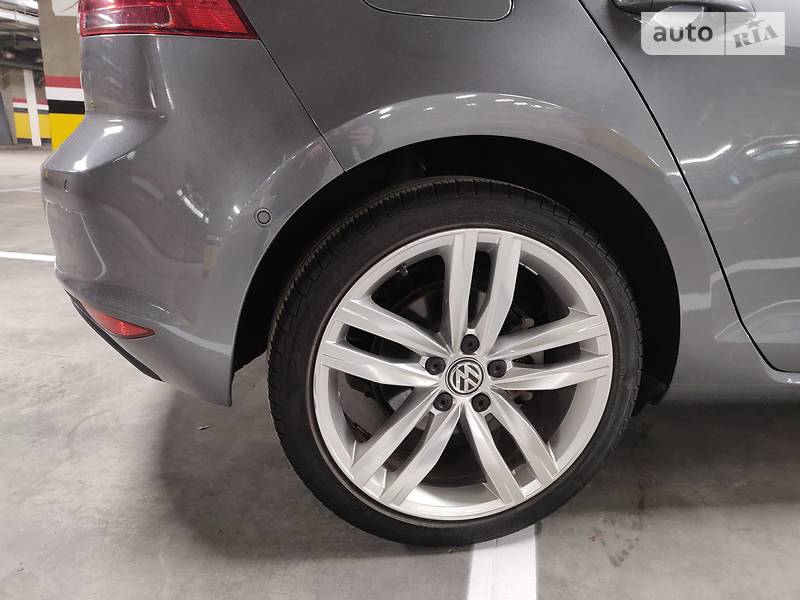 Хэтчбек Volkswagen Golf 2015 в Днепре