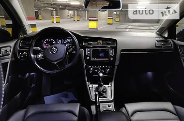 Хетчбек Volkswagen Golf 2015 в 