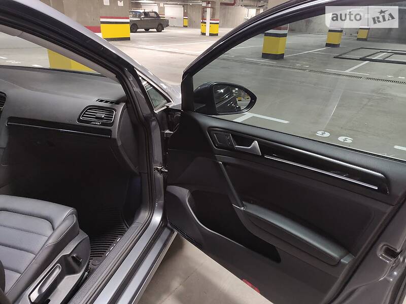 Хэтчбек Volkswagen Golf 2015 в Днепре