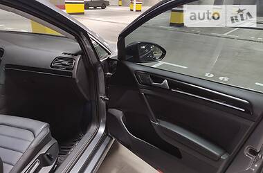 Хетчбек Volkswagen Golf 2015 в 