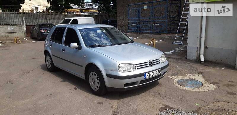 Хетчбек Volkswagen Golf 2001 в Одесі