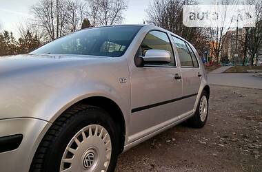 Хетчбек Volkswagen Golf 2002 в 