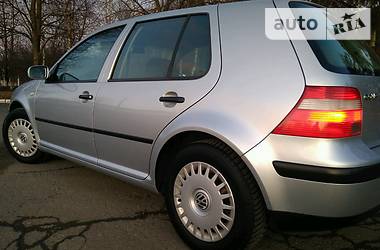 Хетчбек Volkswagen Golf 2002 в 