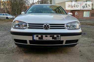 Хетчбек Volkswagen Golf 2002 в 