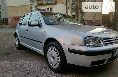 Хетчбек Volkswagen Golf 2002 в 