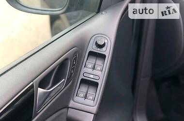 Хетчбек Volkswagen Golf 2009 в 