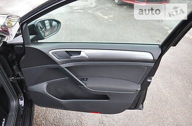 Хетчбек Volkswagen Golf 2013 в 