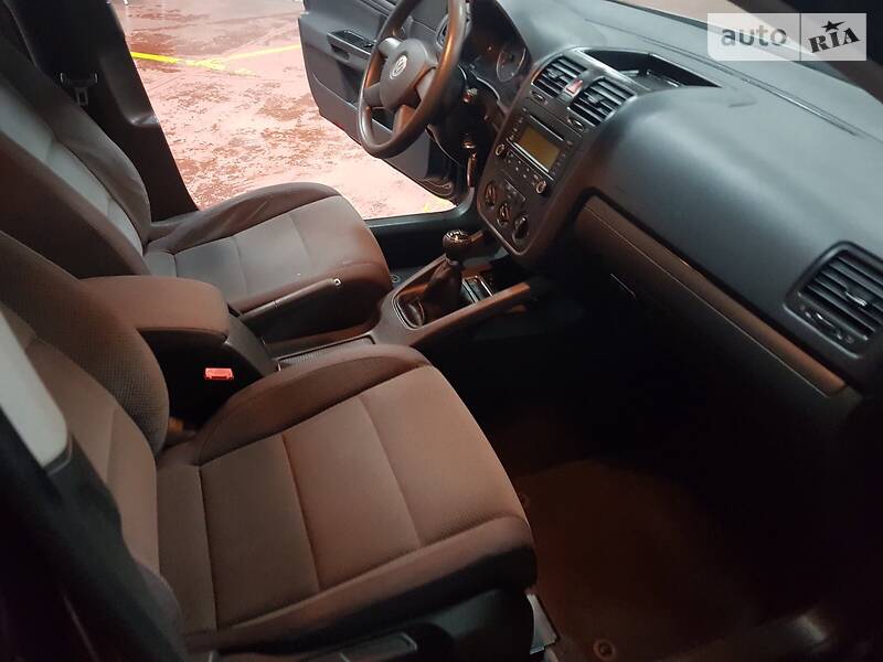 Хэтчбек Volkswagen Golf 2004 в Тернополе
