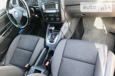 Хетчбек Volkswagen Golf 2008 в 