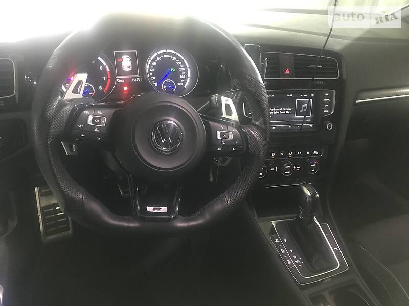 Хетчбек Volkswagen Golf 2015 в Києві