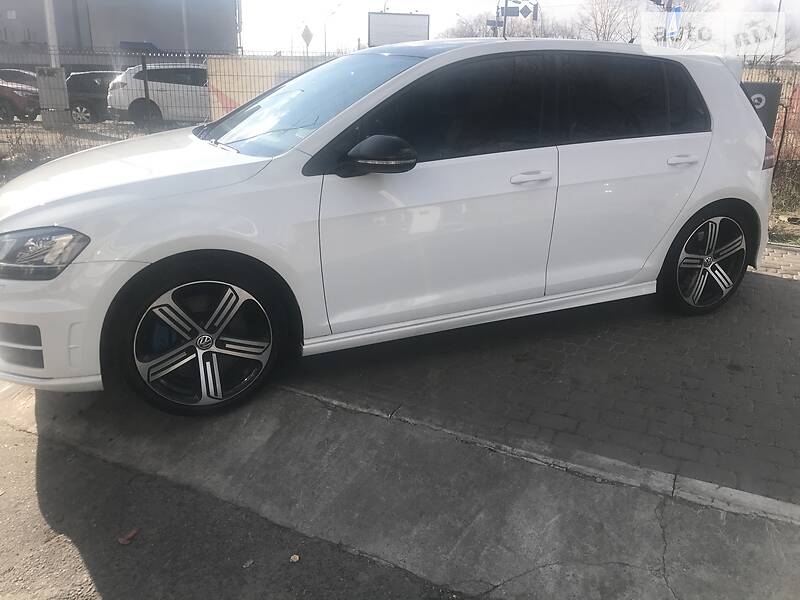 Хетчбек Volkswagen Golf 2015 в Києві