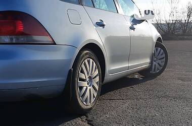 Універсал Volkswagen Golf 2010 в 