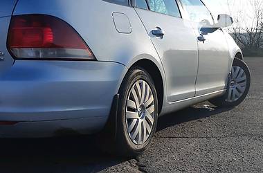 Універсал Volkswagen Golf 2010 в 