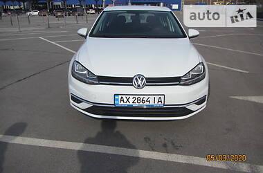 Хетчбек Volkswagen Golf 2018 в 