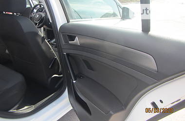 Хетчбек Volkswagen Golf 2018 в 