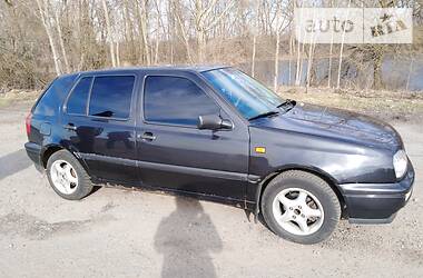 Хетчбек Volkswagen Golf 1993 в 