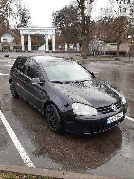 Хетчбек Volkswagen Golf 2004 в Вінниці