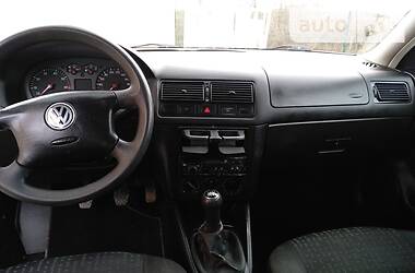 Хетчбек Volkswagen Golf 2002 в 