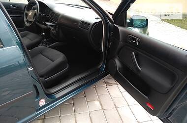 Хетчбек Volkswagen Golf 2002 в 